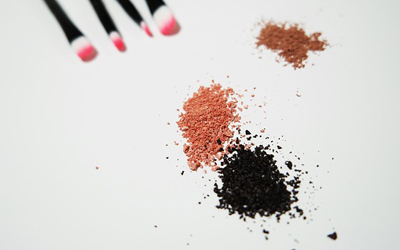 gallery/makeup-1143174_640